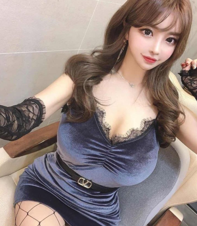 爆艹南京学生妹，在校生竟然偷偷摸摸出来兼职赚点外快，蜜桃胸DH好水多腿还长